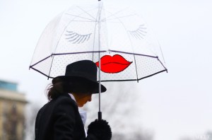 street-style-NYFW-umbrella
