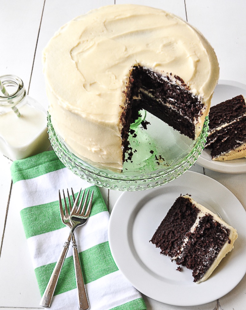 chocolate-cake-with-cream-cheese-frosting
